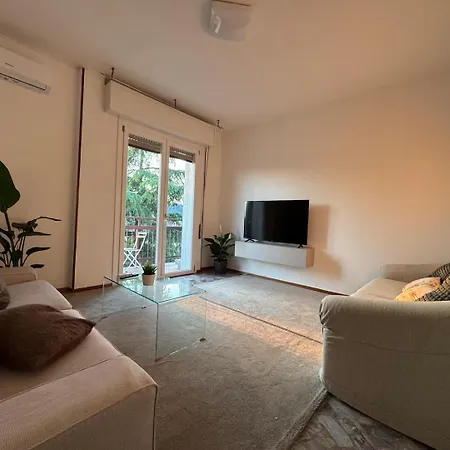 Cosy Penthouse Near The Hospital Apartamento